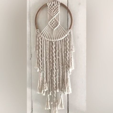 Boho Hanging Macrame Dream Catcher Wall Art With 2 Feathers. Nwot. *Please See Last 2 Photos For Actual Item Description* Macrame Wedding Decor, Macrame Home Decor, Macrame Dream Catcher, Macrame Table Runner, Macrame Supplies, Macrame Wedding, Mini Macrame, Interior Design Guide, Hanging Macrame