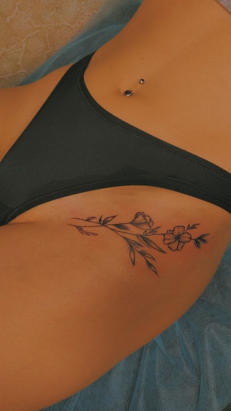 Side Pelvic Tattoos Women, Femine Tattoo Hip, Tattoos That Accentuate Waist, Tattoo On Hip Bone For Women, Cute Hidden Tattoos For Women, Women Tattoos Hip, Women’s Tattoo Ideas Hip, Hip Tattoo Medium, Ankle Tattoo Ideas Female