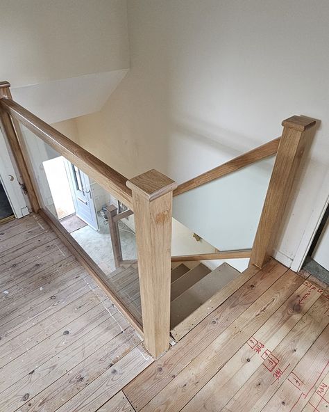 A light oak with embedded glass staircase balustrade to finish the week. Looking to upgrade your staircase ? Check this one out, one day and your home has a new modern and elegant look 👌🏼 #staircasebanisters #glassrailing #glassbalustrade #oakbalustrade #embeddedglass Staircase Balustrade, Stair Balustrade, Staircase Banister, Oak Staircase, Palm House, Glass Staircase, River Lodge, Glass Balustrade, Glass Railing