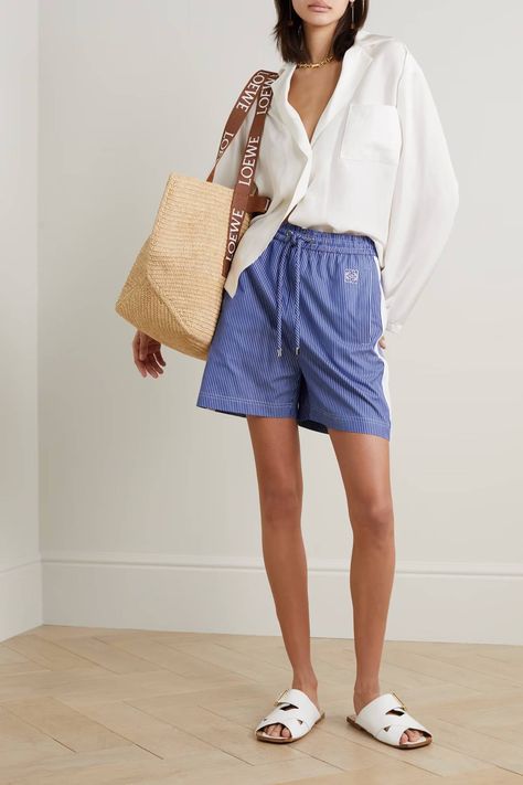 Denim 2023, Sporty Shorts, Linen Shirts, Printed Dresses, Just Style, H&m Shorts, T Shirt Fashion, Twill Shorts, Pleated Shorts