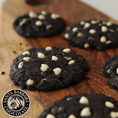 Dress up your chocolate chip cookies - reverse them!  https://www.santabarbarachocolate.com/blog/white-chocolate-chip-cookies-with-black-cocoa-recipe/ Cookies With White Chocolate Chips, Cookies With White Chocolate, Easy To Bake, Black Cocoa, White Chocolate Chip, Cocoa Recipes, White Chocolate Chip Cookies, Cocoa Cookies, Chocolate Maker