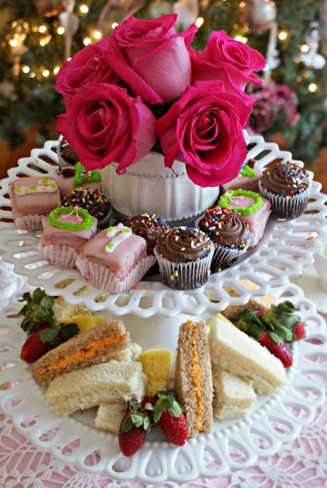 Vintage High Tea, Tea Christmas, Tea Party Sandwiches, Vintage Tea Parties, Christmas Tea Party, Chocolate Fountain, Party Sandwiches, High Tea Party, Tea Party Food