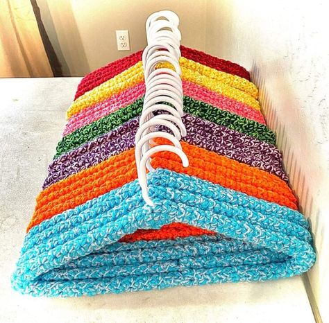 Roundup of #Crochet Coat Hanger Covers - patterns and inspiration - this one by stelcrochet Crochet Clothes Hangers Free Pattern, Yarn Hangers Diy, Crochet Hangers Free Pattern, Crochet Coat Hangers Pattern, Crochet Coat Hanger Covers Free Pattern, Crochet Hanger Covers Free Pattern, Yarn Hangers, Coat Hanger Covers, Crocheted Hangers