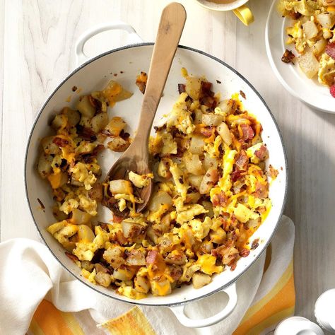 Start off your day on a hearty note! This one-dish wonder will easily keep your family satisfied until lunch. —Jeannette Westphal, Gettysburg, South Dakota Farmers Breakfast, Scrambled Eggs Recipe, Hash Recipe, Breakfast Skillet, Breakfast Hash, Cast Iron Recipes, Eggs Recipe, Gluten Free Breakfasts, Hearty Breakfast