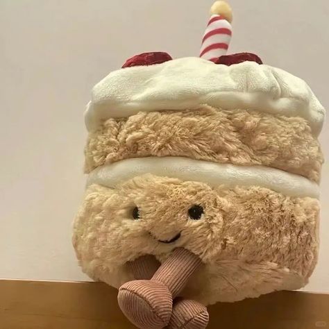 Strawberry Jellycat, Strawberry Moodboard, Jellycat Wishlist, Immagini Grinch, Jellycat Aesthetic, Food Plushies, Aesthetic Cake, Jelly Cat, Jellycat Stuffed Animals