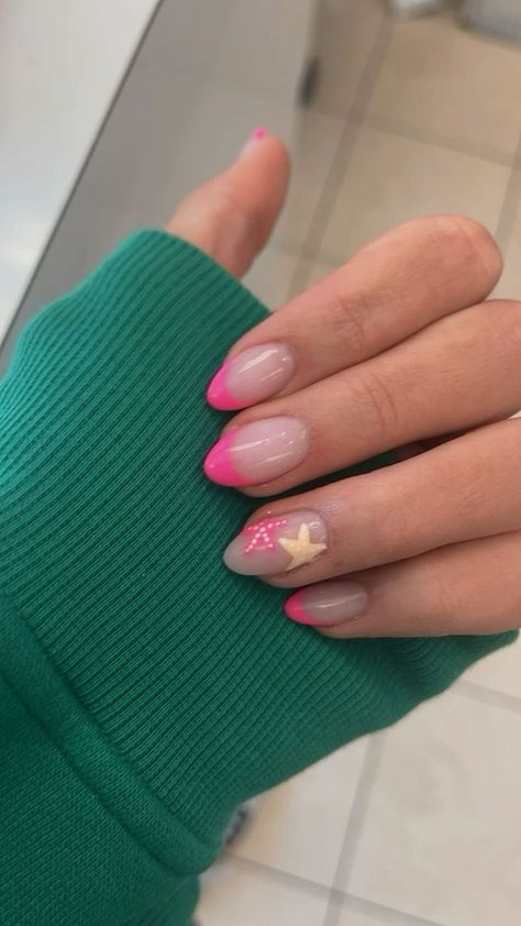 Gel Nail Designs For Almond Shape, Summer Vacation Almond Nails, Vacation Nails Almond Shape Simple, Vacation Nails Ideas Summer, Nails For Australia, Pink Vacation Nails Almond, Pink Or Orange Nails, Starfish Gel Nails, Preppy Nails Almond Shape