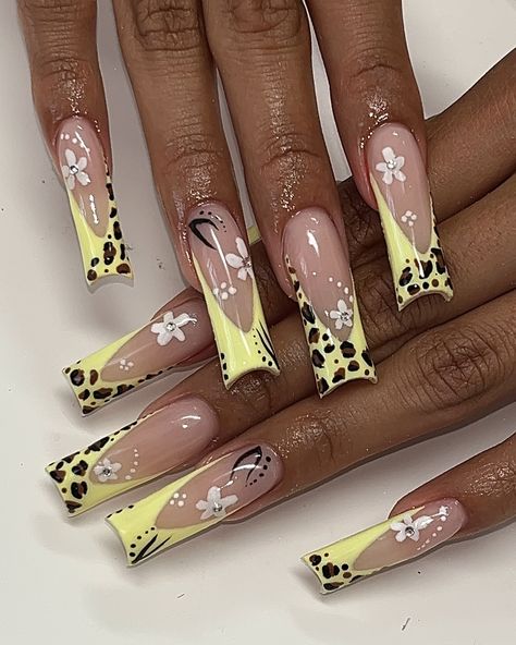 The summer effect 💛☀️🌞 #explorepage #explorepage✨ #explorepages #explorepageًًً #nailsofig #nailsonpoint #nailsoftoday #nailsofinstgram #nails #nailsnailsnails #summernails #summernail #summer #summertime #losangelesnailtech Nail Tech, Summer Nails, Nails, Quick Saves