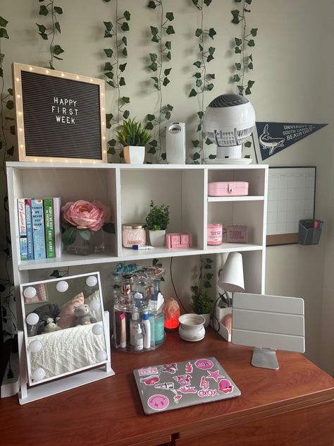 Dorm Room Desk Setup Ideas, Dorm Table Ideas, Small Dorm Room Storage Ideas, Dorm Nightstand Ideas, Wooden Dorm Room Ideas, Dorm Organization Ideas Storage, College Dorm Room Ideas Pink And Grey, Dorm Shelf Decor, Dorm Room Shoe Storage