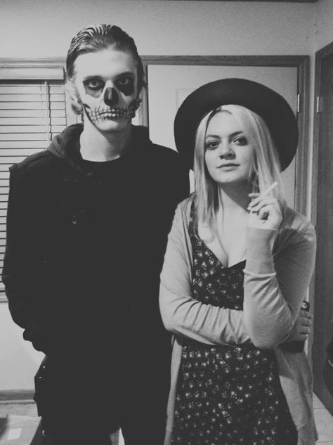 AHS Tate & Violet cosplay Ahs Tate, Violet Ahs, House Costume, Japan 80's Aesthetic, Handmade Halloween Costumes, Tate And Violet, Halloween Duos, Couples Cosplay, Couple Cosplay