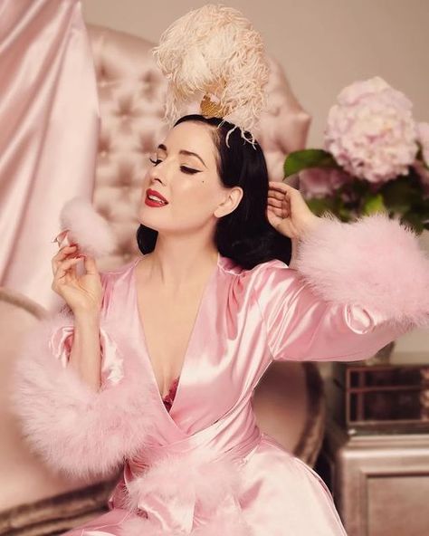 𝑇𝑖𝑔𝑒𝑟 🐅 | 𝐷𝑖𝑡𝑎 𝑉𝑜𝑛 𝑇𝑒𝑒𝑠𝑒 𝑆𝑢𝑝𝑝𝑜𝑟𝑡💄 on Instagram: "Another stunning photo of Dita from her collab with @hood_london! She looks so good. 😌 @ditavonteese 🖤💄✨ 📸: @dedwardsphoto #ditavonteese #burlesque __۞🐯۞__ ᖇᗴᗰᗴᗰᗷᗴᖇ: YOᑌ ᗩᖇᗴ ᗩᒪᒪ ᗷᗴᗩᑌTIᖴᑌᒪ ᗩᑎᗪ ᘜᒪᗩᗰOᑌᖇOᑌՏ Iᑎ YOᑌᖇ Oᗯᑎ ᗯᗩY! ᗷᗴ ՏTᖇOᑎᘜ ᗩᑎᗪ Kᗴᗴᑭ ᘜOIᑎᘜ! ғᴏʟʟᴏᴡ ᴍᴇ ᴀᴛ @ditasmultiverse ғᴏʀ ᴍᴏʀᴇ ᴜᴘᴅᴀᴛᴇs, ғʟᴀsʜʙᴀᴄᴋs ᴀɴᴅ sᴜᴘᴘᴏʀᴛ ᴏɴ ᴀʟʟ ᴛʜɪɴɢs @ditavonteese! 𝑨𝒓𝒆 𝒚𝒐𝒖 𝒂 𝒇𝒂𝒏 𝒐𝒇 𝒁𝒆𝒍𝒊𝒏𝒂 𝑽𝒆𝒈𝒂, 𝑴𝒐𝒕𝒉𝒊𝒄𝒂 𝒂𝒏𝒅 Dita Von Teese Home, Dita Von Teese Burlesque, Dita Von Tease, Zelina Vega, Mardi Gra, Golden Bird, Candy Sweet, Blonde With Pink, Pin Up Outfits