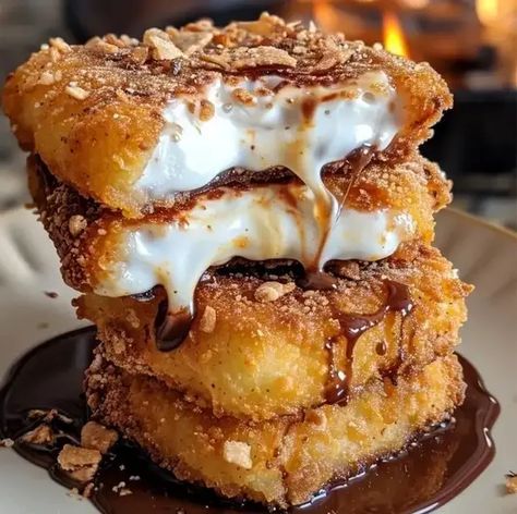 Deep Fried S’mores – Naomi's Recipes Deep Fried Smores, Fried Smores, Campfire S'mores, Deep Frying, Melting Chocolate Chips, Sweet Snacks Recipes, Snacks Recipes, S Mores, Sweet Snacks