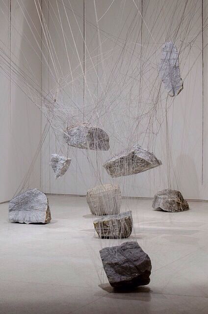 Nathalia Garcia Stone Installation Art, Rock Installation Art, Rock Art Installation, Hanging Sculpture Installation, Rock Installation, Land Art Installation, 3d Installation, String Installation, Tension Art