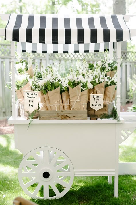 Backyard Bridal Brunch, Bridal Shower Bomboniere, Bridal Shower Patio Decor, Front Porch Bridal Shower Decor, Flower Bar For Party, Bridal Shower Rentals, Bridal Shower Flower Bar Cart, Tent Bridal Shower Outdoor, Bridal Shower Ideas Backyard