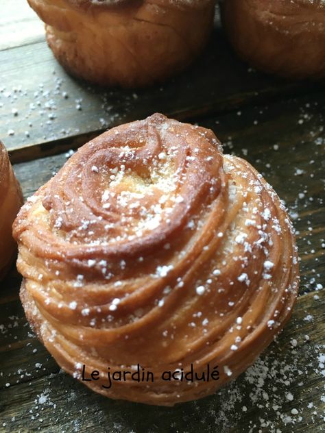 Cruffins - LE JARDIN ACIDULÉ French Pastries, My Kitchen, Fall Recipes, Party Food, Baked Goods, Tea Time, Pancakes, Biscuits, Pastry