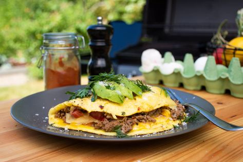 Keto Taco Omelet — Flavorful Keto Brunch — Diet Doctor Leftover Taco Meat Recipes, Diet Doctor Recipes, Quick Brunch Recipes, Keto Brunch, Desayuno Keto, Taco Meat Recipes, Keto Taco, Keto Cheese, Recetas Keto