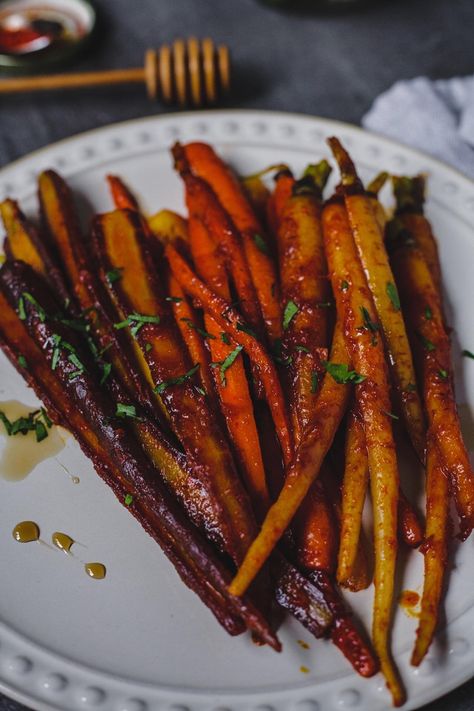 Lemon Juice Recipes, Honey Carrots, Honey Glazed Carrots, Spiced Carrots, Baked Carrots, Glazed Carrots, Passover Recipes, Carrot Recipes, Roasted Carrots