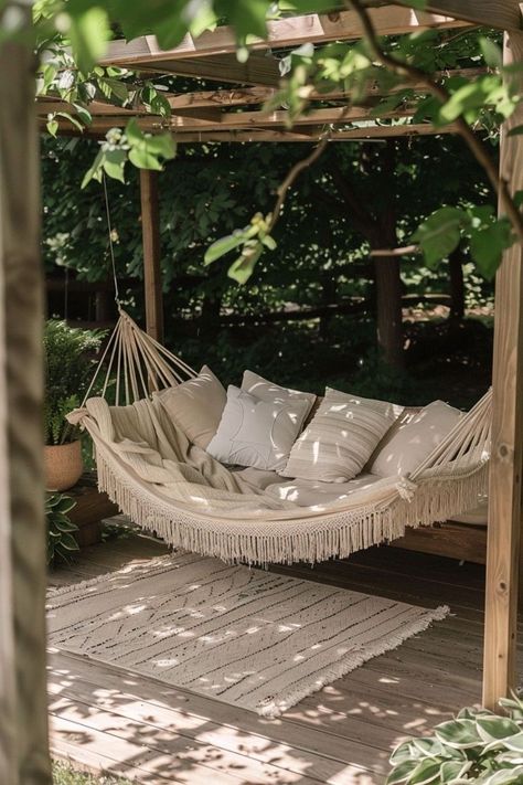 Backyard Daybed, Pergola With Hammock, Yard Hammock, Backyard Hammock Ideas, Living Room Hammock, Hammock Garden, Hammock Ideas, Dreamy Backyard, Backyard Hammock