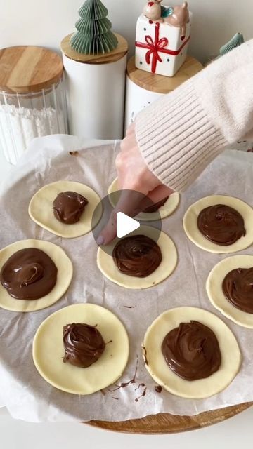 RecetteSympa on Instagram: "Minis galettes des rois 👑" Mini Dessert Ideas, Chocolate Food, Epiphany, Mini Desserts, Pastry, Dessert, Christmas, On Instagram, Instagram