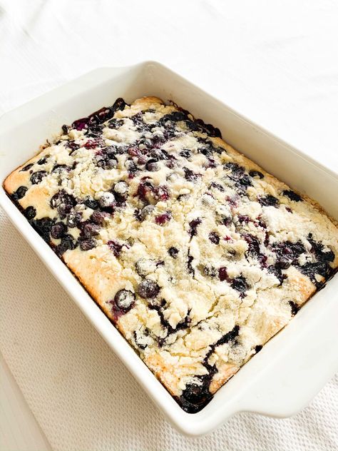 Blueberry Snack Cake Snack Cake Recipe, Blueberry Snacks, Spinach Enchiladas, Banana Bread Ingredients, Fruit Cobbler, Blueberry Desserts, Desserts For A Crowd, Blueberry Cake, Blueberry Recipes