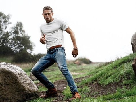 Mens Rugged Style Summer, Mens Style Rugged, Rugged Gentleman Style, Ryan Reynolds Style, Outdoorsmen Style, Mens Rugged, Guy Style, Mens Chino Pants, Rugged Men