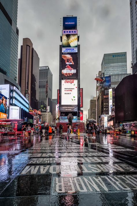 Times Square Rain, Times Square Aesthetic, Ny Wallpaper, Ny Times Square, Time Square New York, New York Rain, Times Square Ny, Rain Wallpaper, New York Times Square