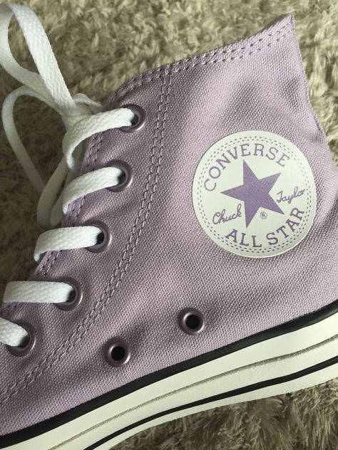 2019ss color arrangement model,Lilac Converse. My favorite things. My new collection item. Lilac Converse Outfit, Converse Lila, Converse Lilac, Pretty Converse, Lilac Converse, Lavender Converse, Color Arrangement, Converse Collection, Converse Aesthetic