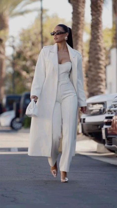 Bold Minimalist Fashion, Office Outfits Women Ideas, Work Training Outfit, Boss Style Women, All White Formal Outfit Women, Sideline Reporter Outfits, Casual Chique Outfits, Zaddy Outfits, Boss Babe Aesthetic Outfit