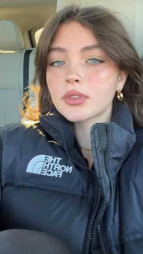 Sydney Melman, Pfp Insta, Semi Realism, Makeup Looks Tutorial, Brunette Girl, Cute Celebrity Guys, Feminine Aesthetic, Pretty Eyes, Pretty Selfies