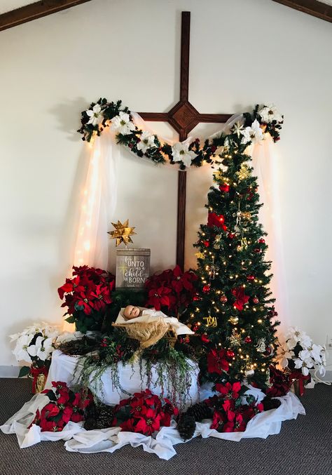 Jesus Born Christmas, Christmas Stage Decorations, Advent Church Decorations, Christian Christmas Decorations, Christmas Chandelier, Christmas Balloon Decorations, Christmas Topiary, Church Christmas Decorations, Church Altar Decorations