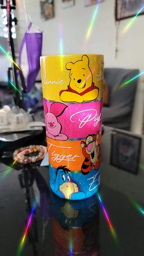 Barbie Tumbler Cup Ideas, Mickey Tumbler Ideas, Winnie The Pooh Tumbler Ideas, Minecraft Tumbler Ideas, Tumbler Ideas Disney, Disney Glitter Tumbler, Pokémon Tumbler, Disney Tumbler Ideas, Personalized Cups Diy