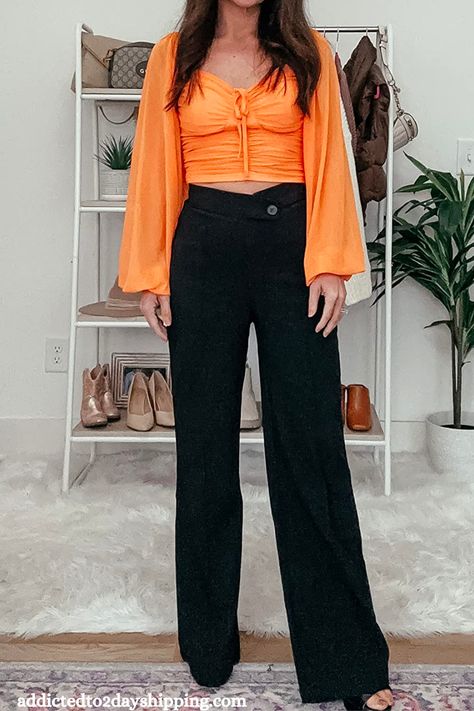 Black Pants Colorful Top, Spring Outfits Black Pants, Black Flare Pants Outfit, Spring Outfits Black, Spring Crop Tops, Kawaii Clothes Goth, Spring Outfit Idea, Black Pants Outfit, Black Flare Pants