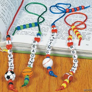 Pony Bead Bookmarks, Clay Bead Bookmark, Button Bookmarks Diy, Bead Bookmark Diy, Bookmark With Beads Diy, String Bookmarks, Beaded Bookmarks Diy, Beaded Book Marks Diy, Book Mark Beads