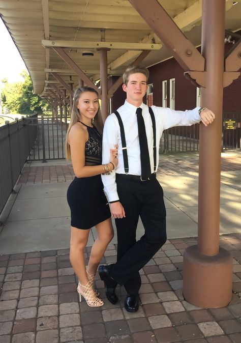 Homecoming photo ideas Home Coming Photo Ideas, Home Coming Photoshoot Ideas, Homecoming Pose Ideas With Date, Homecoming Poses With Guy Friend, Homecoming Pictures With Date Ideas, Fall Homecoming Photo Ideas, Cute Homecoming Date Pictures, Homecoming Pictures With Date Cute, Hoco Couple Outfits