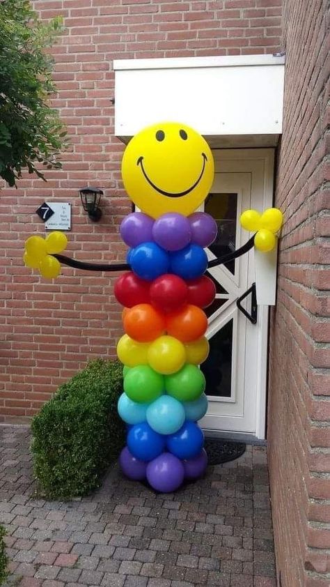 Balloon Bouquet Diy, Simple Birthday Decorations, Carnival Themed Party, Diy Balloon Decorations, Rainbow Birthday Party, Rainbow Balloons, Rainbow Theme, Balloon Columns, Colourful Balloons