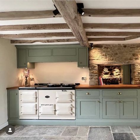 Classic Green Kitchen, Relaxed Kitchen, Green Cottage Kitchen, Green Country Kitchen, Cottage Front Doors, Green Cottage, Tranquil Bedroom, Pine Kitchen, Living Room Door