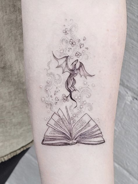 Tarot Style Tattoo, Disney Book Tattoo, Book Mark Tattoo, Starsword Crescent City Tattoo, Classy Thigh Tattoos For Women, Reading Tattoos For Women, Ttpd Tattoos, Book Worm Tattoo, Book Dragon Tattoo