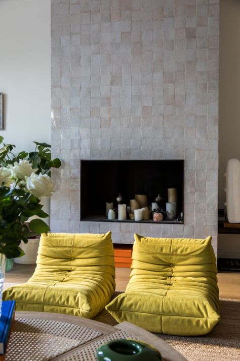 Tile Fireplace Modern, Black Fireplace Ideas, Tiled Fireplace Wall, Black Fireplace, Fireplace Tile Surround, Socialite Family, Fireplace Ideas, Home Fireplace, Fireplace Tile