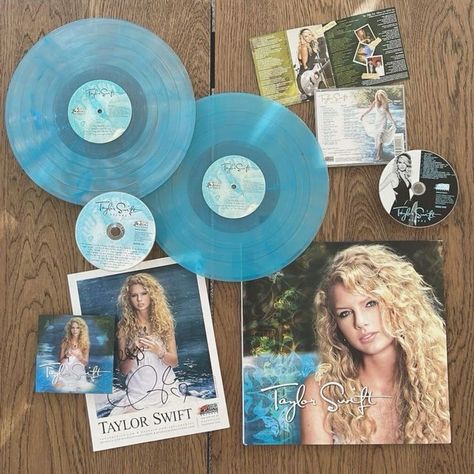 Taylor Swift Debut Era Aesthetic, Taylorcore Aesthetic, Taylor Swift Debut Aesthetic, Debut Aesthetic, Taylor Swift Debut Era, Taylor Swift Debut Album, Taylor Swift Cd, Debut Taylor Swift, Taylor Swift 2006