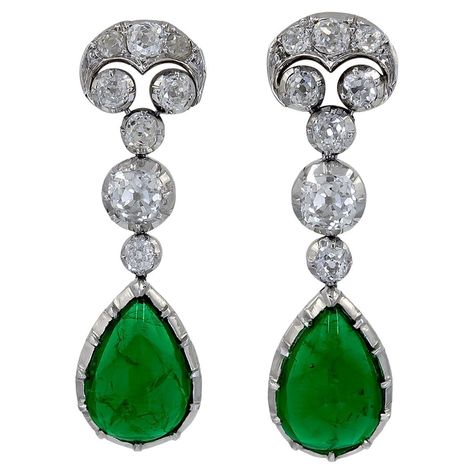 Emerald Drop Earrings, Art Deco Jewelry Vintage, Emerald Earrings Drop, Diamond Jewelry Designs, Art Deco Earrings, Emerald Earrings, Art Deco Diamond, Art Deco Era, Victorian Jewelry