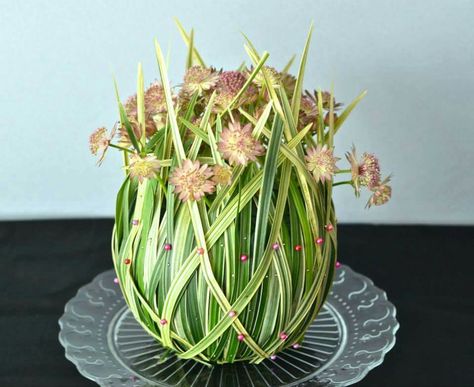 , Floral Competition Design, Modern Floral Arrangements, Ikebana Flower Arrangement, Floral Art Design, Home Floral Arrangements, Flower Arrangements Simple, Modern Flower Arrangements, Fresh Flowers Arrangements, Japanese Flowers