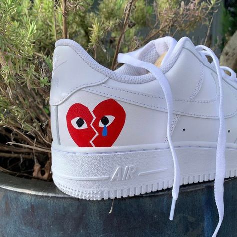 A Nike Air Force 1 x CDG collab. Some custom Nike air force ideas. Simple customization... Air Force Ideas, Customising Shoes, Custom Nike Air Force, Custom Sneakers Diy, Af1 Custom, Painted Nikes, White Air Forces, Air Force 1 Custom, Basketball Design