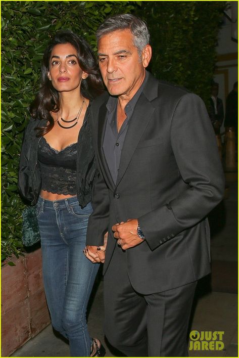 George & Amal Clooney Enjoy Santa Monica Meal With Cindy Crawford & Rande Gerber | george clooney amal dinner halloween cindy randy 03 - Photo Clooney Amal, Dream Walking, Top Inspiration, Amal Alamuddin, Hollywood Couples, Amal Clooney, Famous Couples, George Clooney, Fashion Night