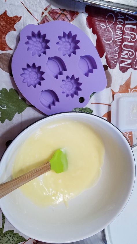 Butter Recipes Homemade, Frosting Flowers, Butter Pats, Making Butter, Butter Molds, Flower Molding, Kid Food, Soften Cream Cheese, Sunday Roast