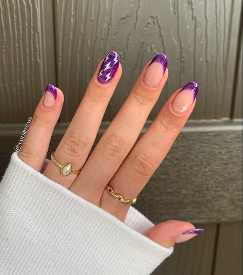 Light Purple Tips, Purple Lighting Bolt Nails, Purple Nails Light To Dark, Light Purple To Dark Purple Nails, Lightning Bolt Nails, Purple Nails Sparkle Accent Ring, Purple Lightning, Purple Lighting, Lightning Bolt