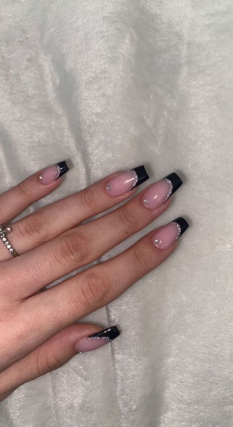 Nail Ideas Shapes, Acrylic Nails With Black Design, Emo French Tip Nails, Black French Tip With Gold Line, Nails For Homecoming Black, Classy Baddie Nails Black, Black Nail Inspo For Prom, Squoval Nails Long, Black Almond Acrylic Nails