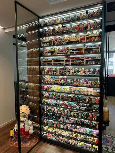 Popmart Display Room, Toy Collection Room Ideas, Figure Display Ideas, Collectors Room Ideas, Lego Area, Toy Collection Room, Action Figure Display Case, Anime Bedroom Ideas, Best Lego Sets