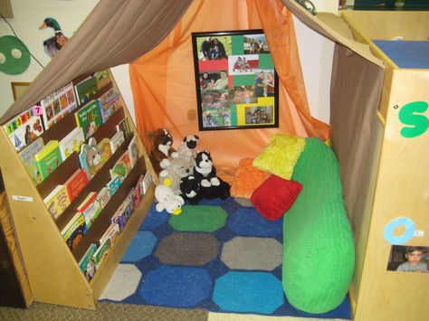 Cozy reading spot in a toddler classroom - from Raleigh Court Presbyterian Preschool Preschool Rooms, Toddler Class, Preschool Reading, Preschool Centers, Reading Spot, Toddler Classroom, Classroom Layout, Reading Nooks, New Classroom