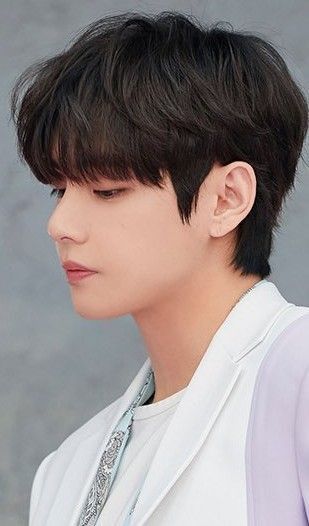 Korean Men Bangs Haircut, Korean Male Haircut Bangs, Kpop Men Haircut, Wavy 2 Block Haircut, Taehyung Straight Hair, Korean Hairstyle Men Bangs, K Pop Hairstyles Men Short, Two Block Cut Hair Men, Two Block Fringe