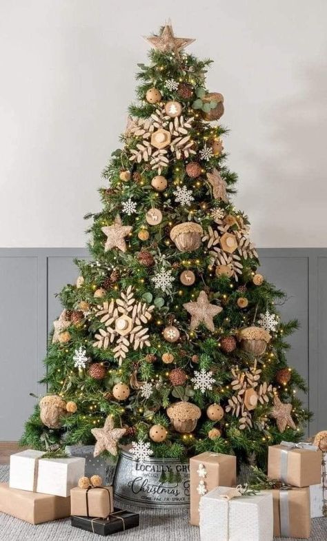 Gold Christmas Tree Decor, Rose Gold Ornaments, Cozy Window Nook, Rose Gold Christmas Tree, Natural Christmas Tree, Christmas Tree Inspo, Gold Christmas Tree Decorations, Cozy Living Room Design, Christmas Tree Decorating Themes