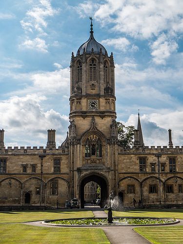 Christ Church College in Oxford - Oxfordshire, England Oxford Cathedral, Christ Church Oxford, European Bucket List, Oxford College, Oxfordshire England, Summer Study, English Architecture, British Architecture, Living In England